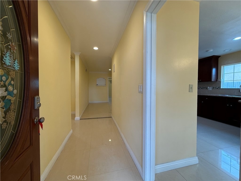 1127 S Nantes Avenue - Photo 2