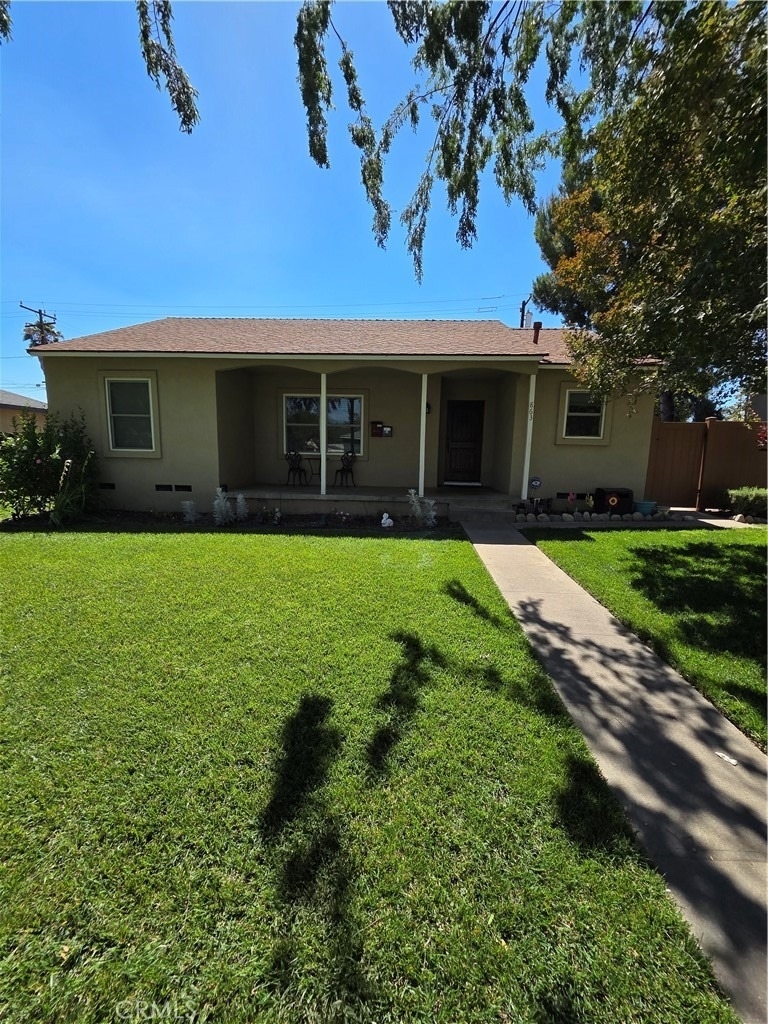 863 N 9th Avenue - Photo 0