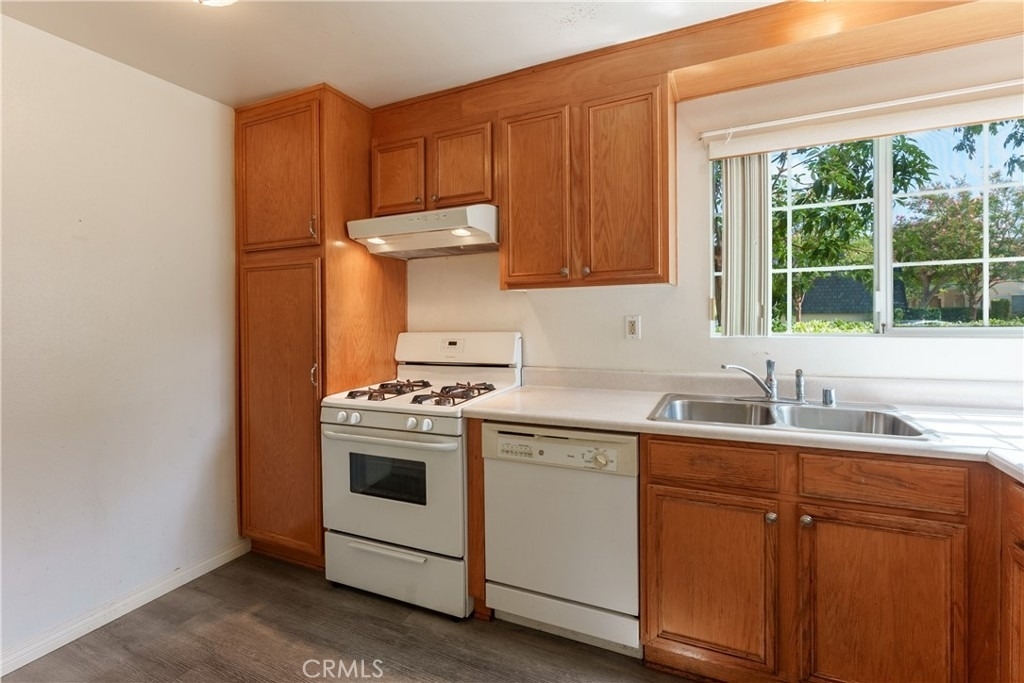 19111 Hamlin - Photo 12