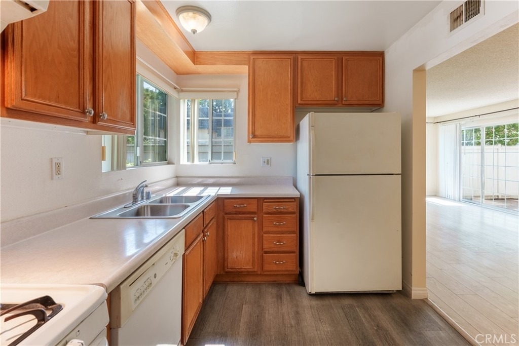 19111 Hamlin - Photo 11