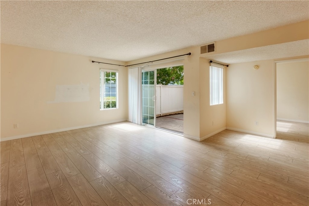 19111 Hamlin - Photo 7
