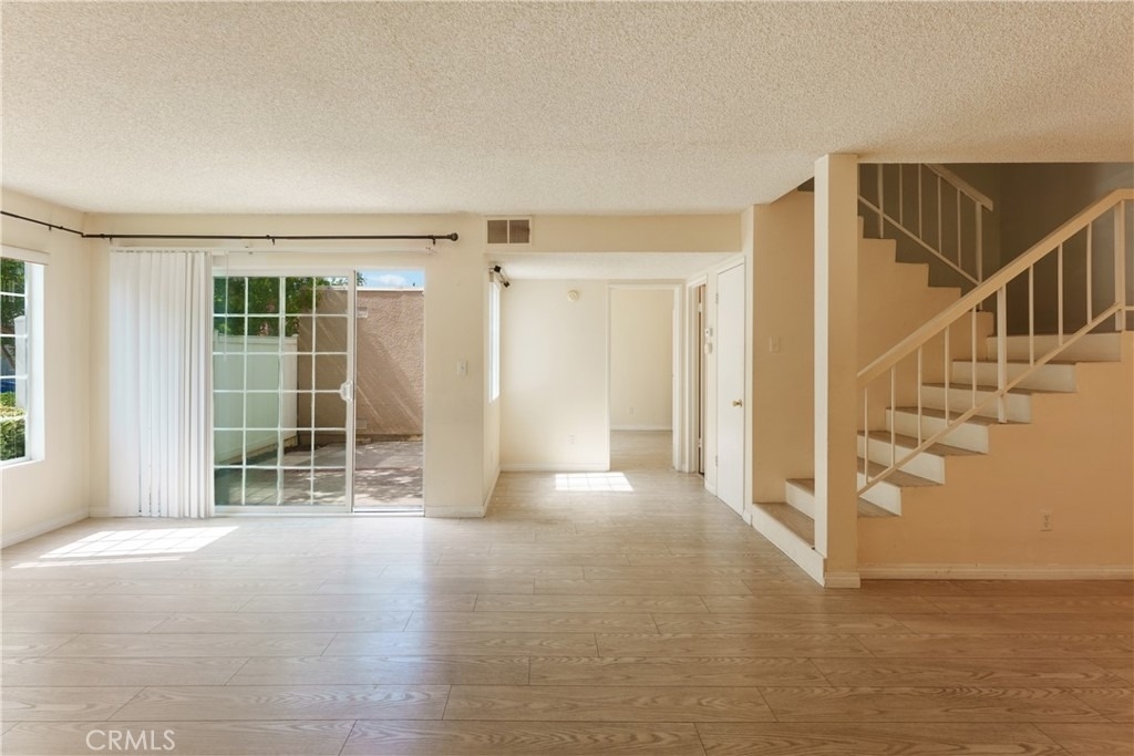 19111 Hamlin - Photo 6