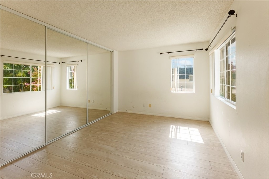 19111 Hamlin - Photo 17