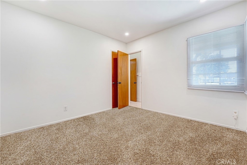 10352 Hayvenhurst - Photo 9