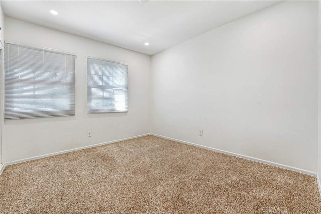 10352 Hayvenhurst - Photo 10