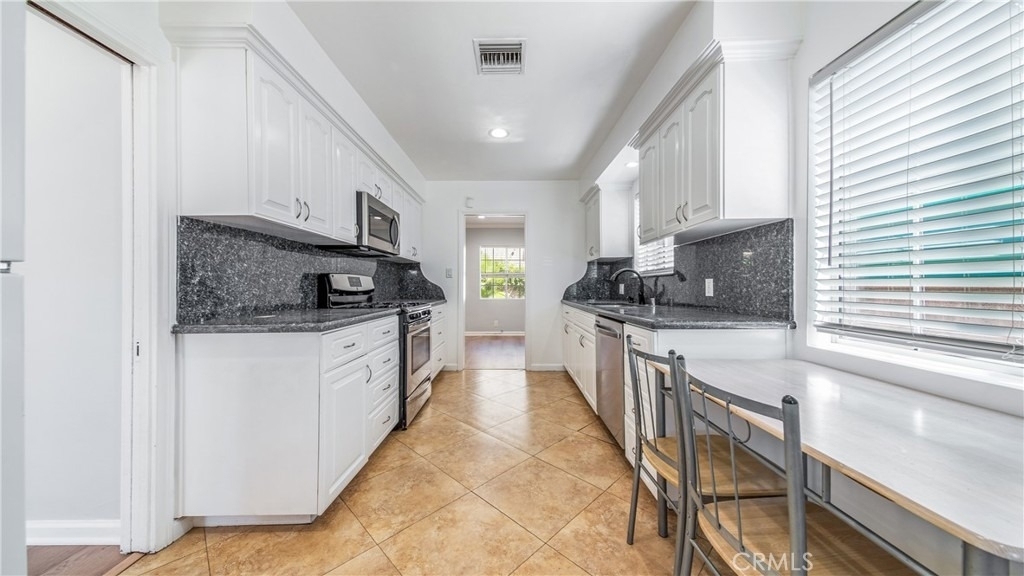 12549 Barbara Ann - Photo 4