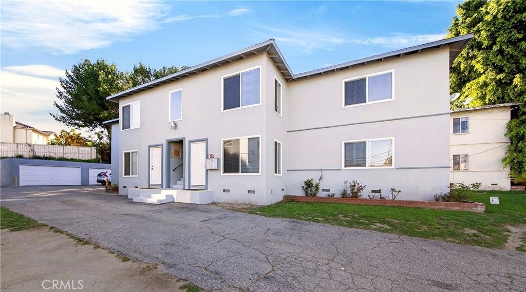 1316 1/2 Anaheim Street - Photo 0