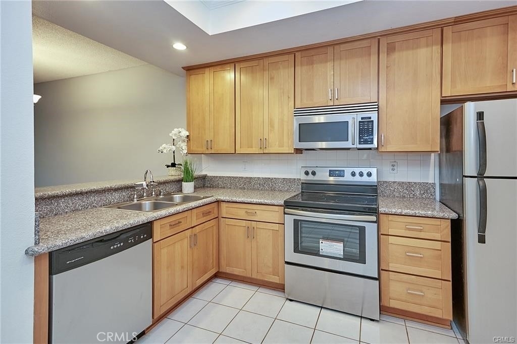 941 W Carson Street - Photo 1