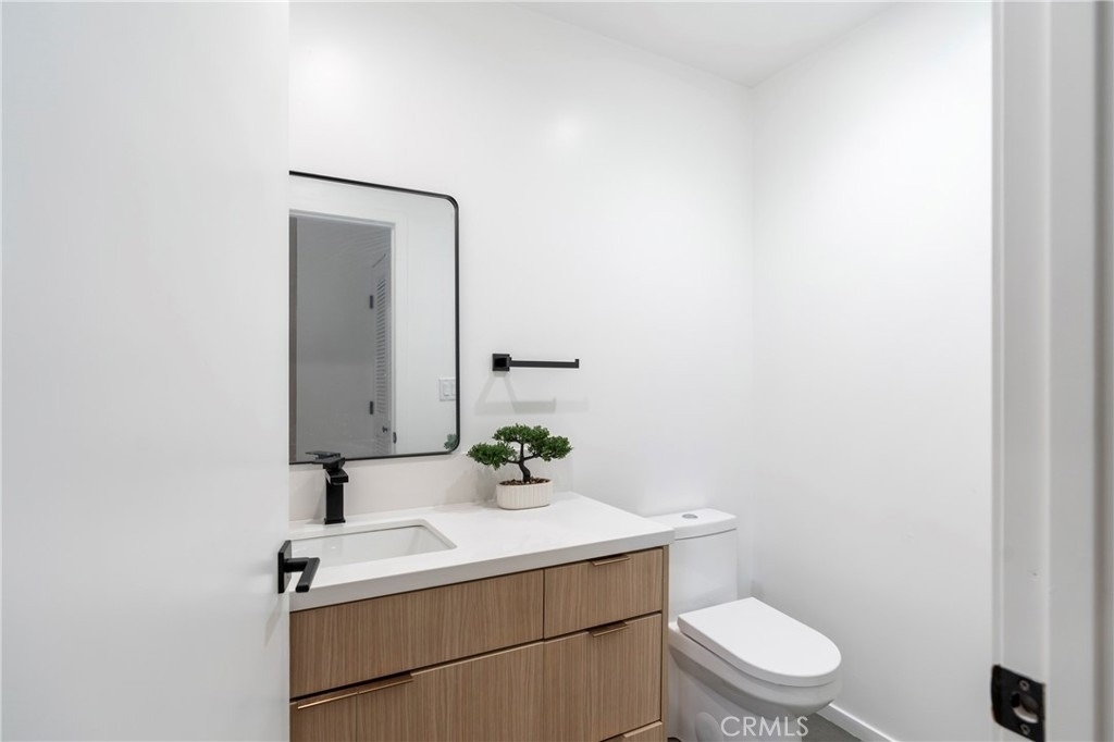 2515 Alsace Avenue - Photo 9