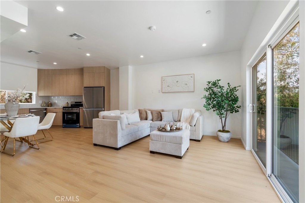 2515 Alsace Avenue - Photo 5