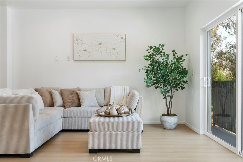 2515 Alsace Avenue - Photo 4