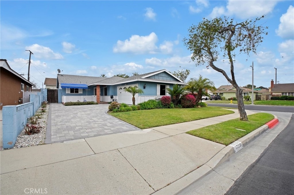 17230 Bonham Ave - Photo 0