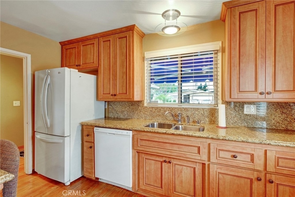 17230 Bonham Ave - Photo 9