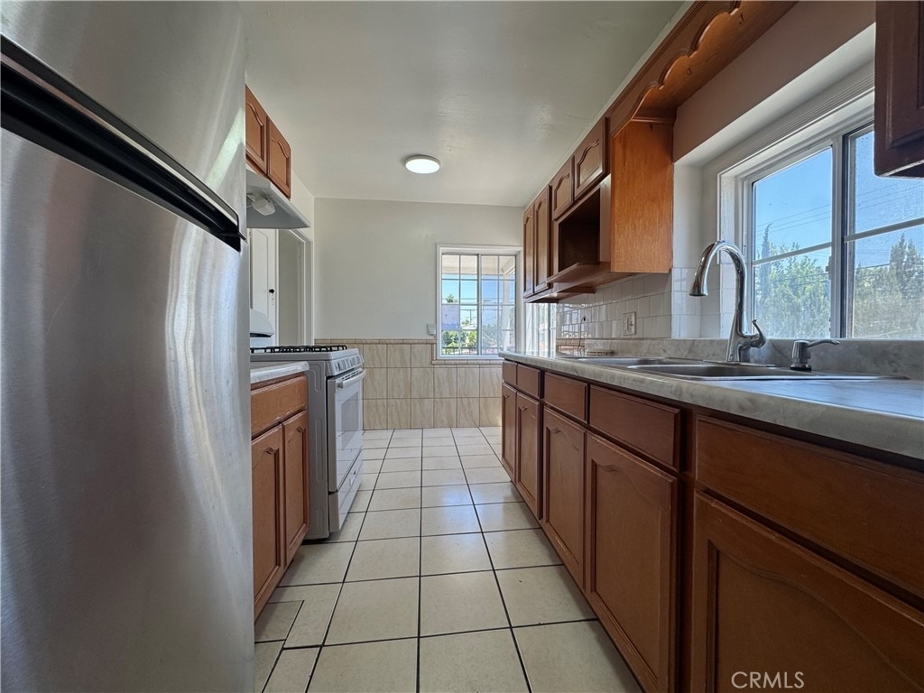 3464 1/2 Duane Way - Photo 2