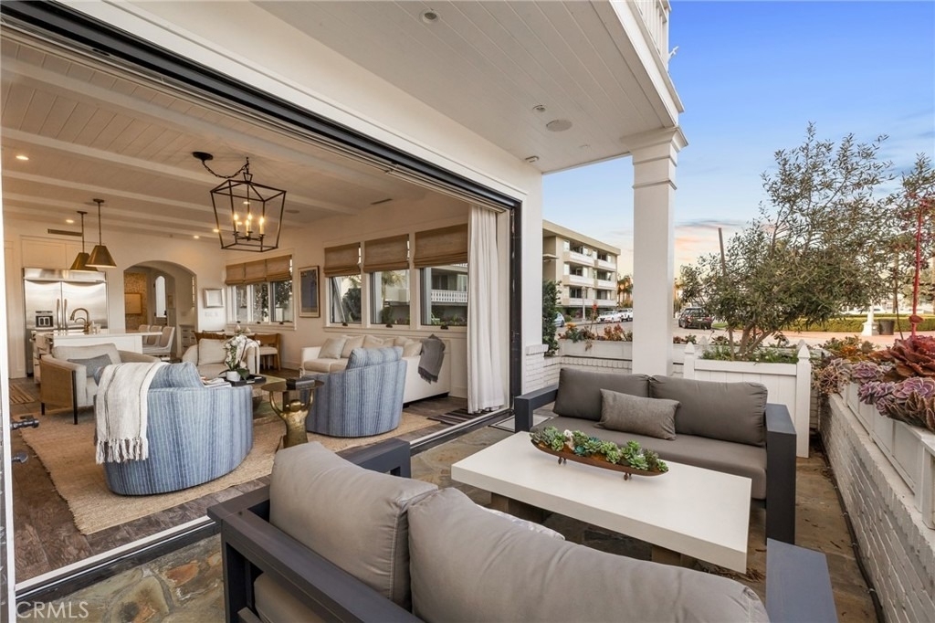 61 The Colonnade - Photo 10