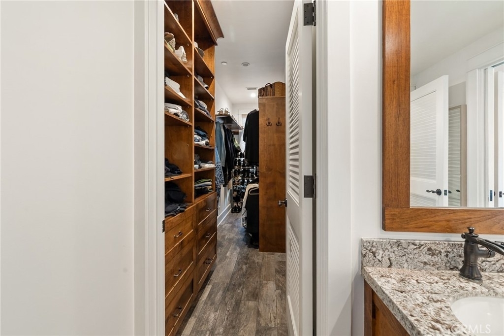 61 The Colonnade - Photo 22