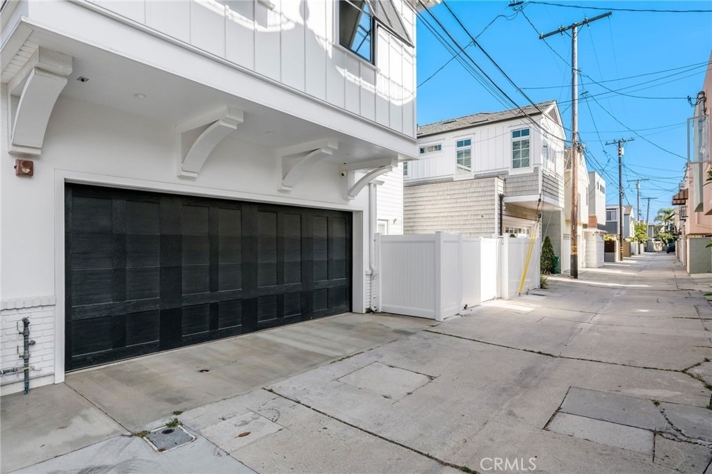 61 The Colonnade - Photo 29