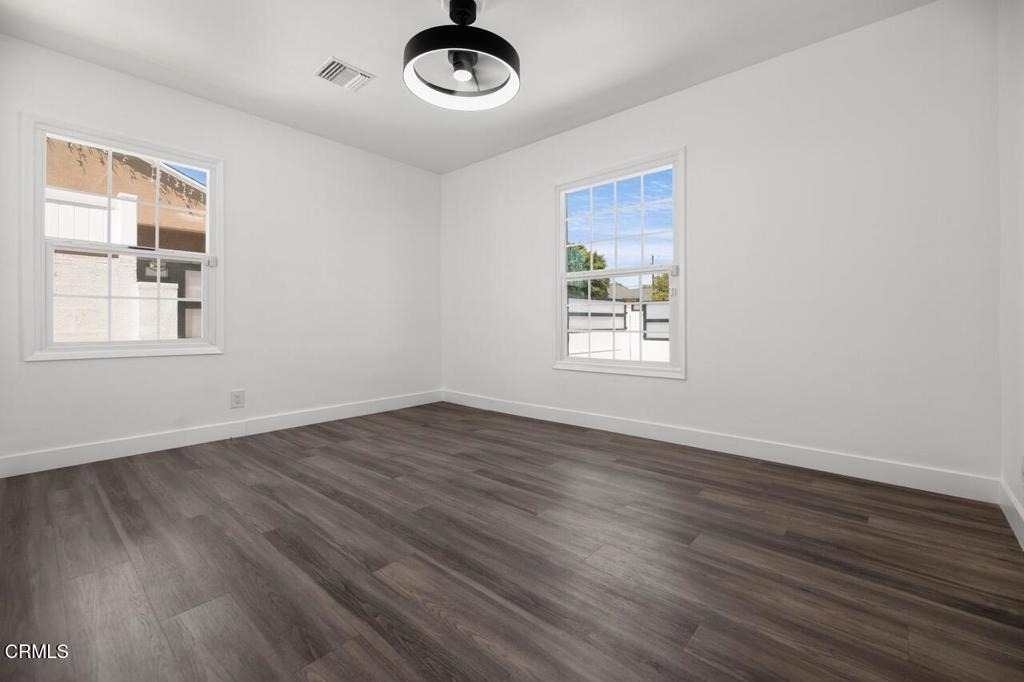 7637 Radford Avenue - Photo 11