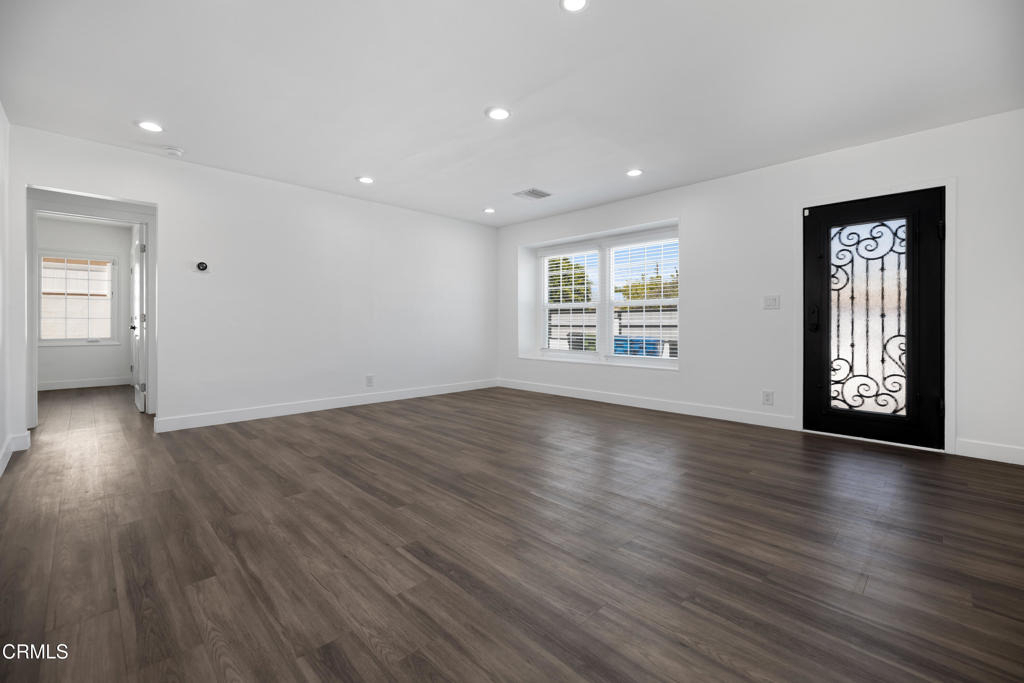 7637 Radford Avenue - Photo 4