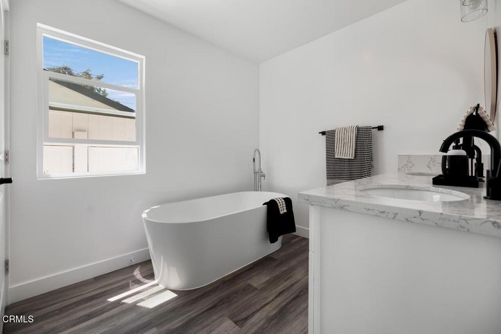 7637 Radford Avenue - Photo 10