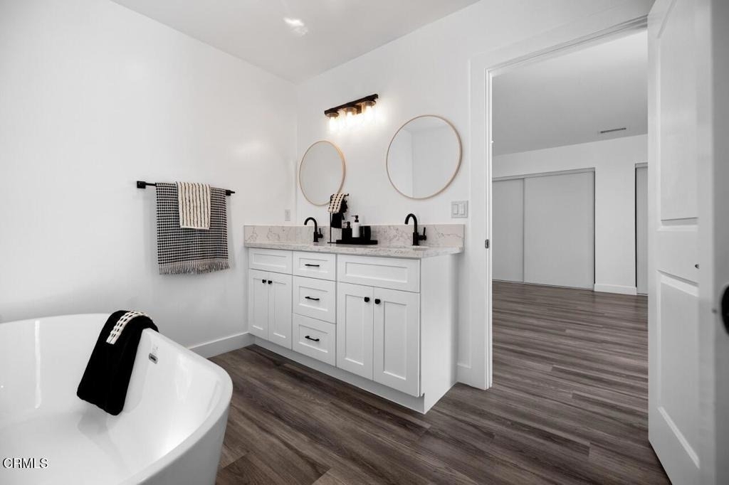 7637 Radford Avenue - Photo 9