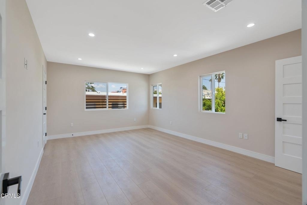 1206 Tamarind Avenue - Photo 23
