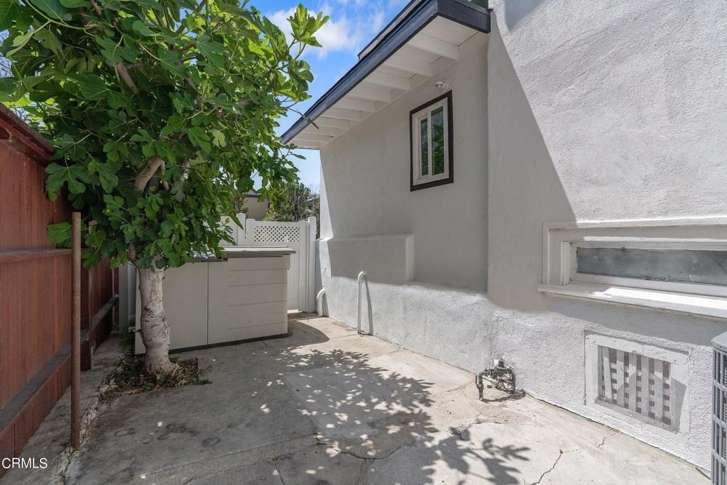 1206 Tamarind Avenue - Photo 37