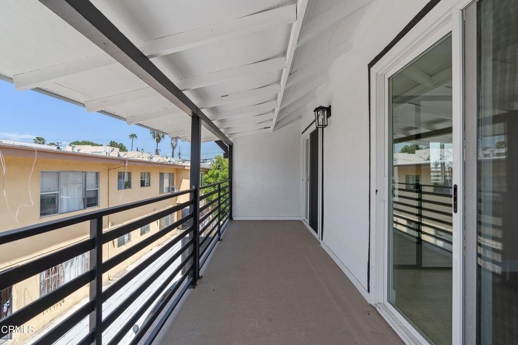 1206 Tamarind Avenue - Photo 35