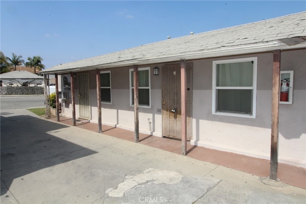 4986 Southern Avenue - Photo 1