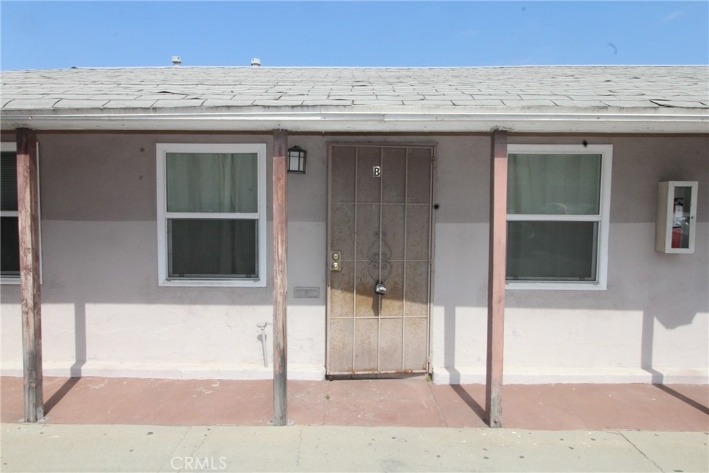 4986 Southern Avenue - Photo 0