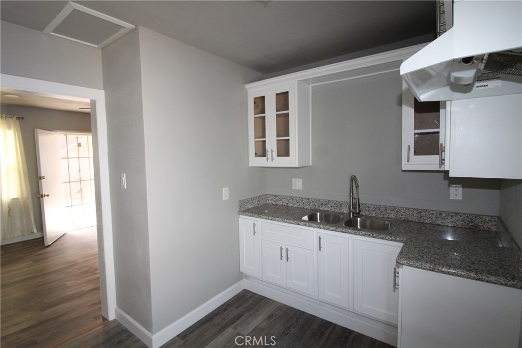 4986 Southern Avenue - Photo 5