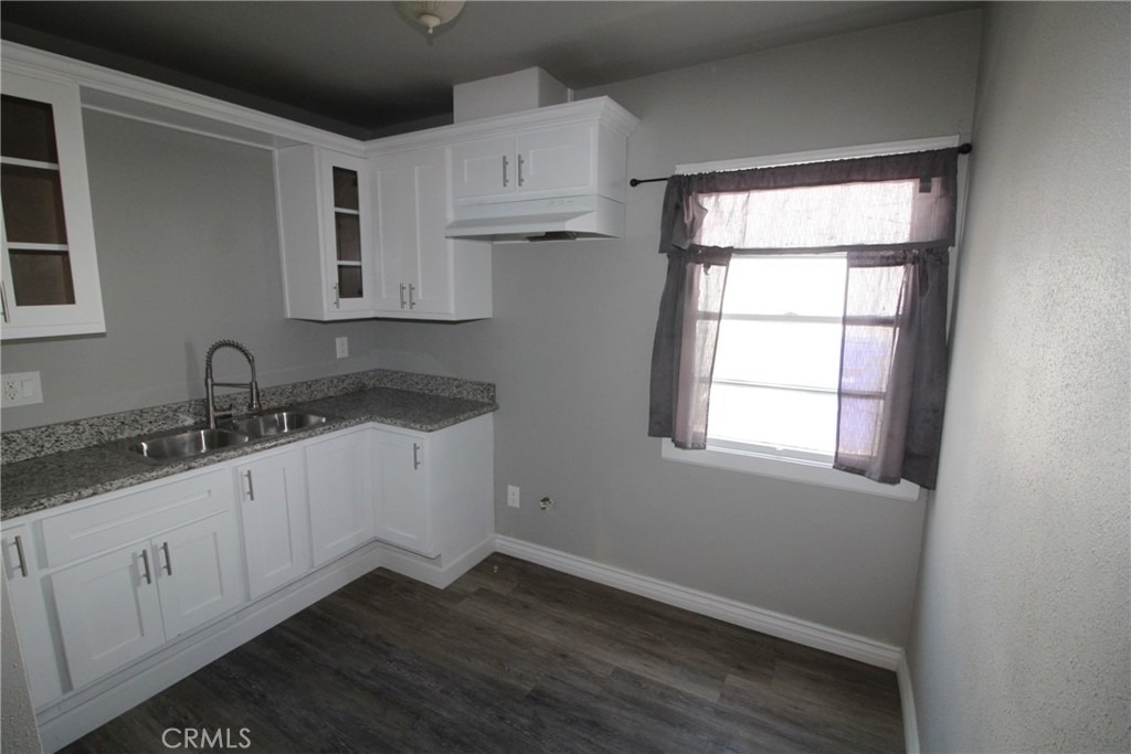 4986 Southern Avenue - Photo 3