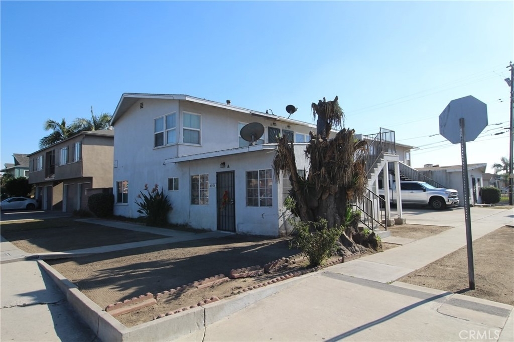 4954 Tweedy Boulevard - Photo 0