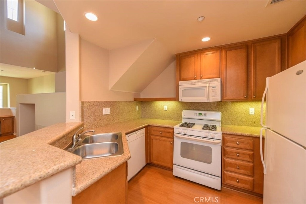 306 Dewdrop - Photo 7