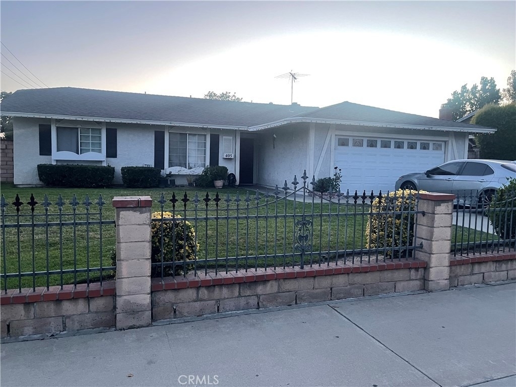 405 N Imperial - Photo 0