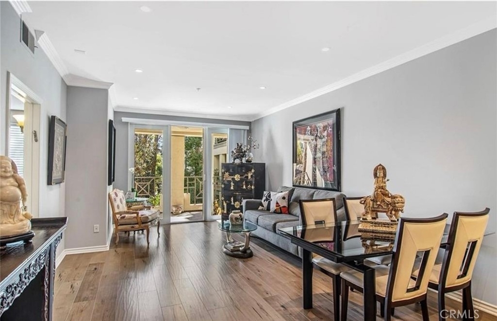 2233 Martin - Photo 0