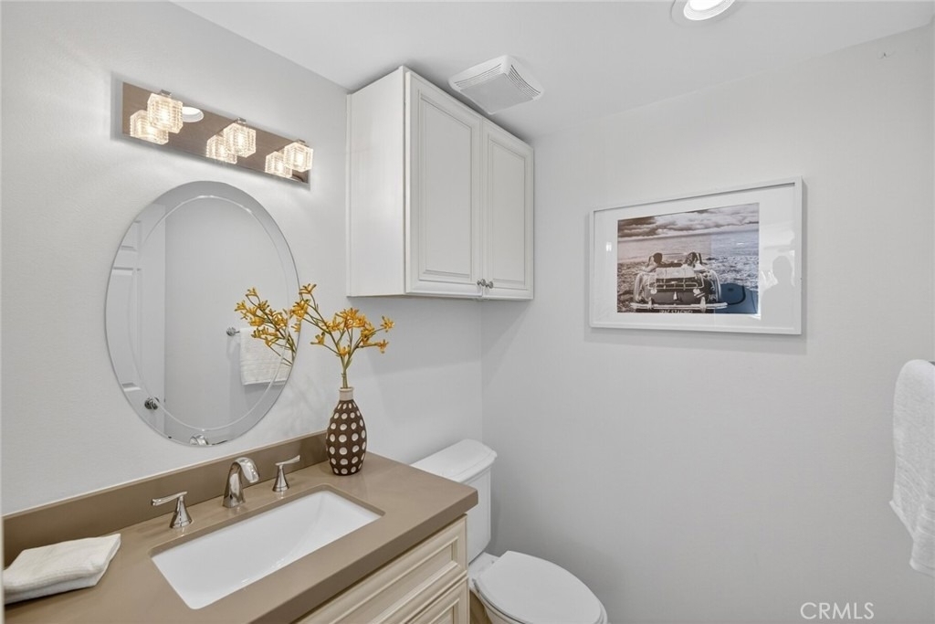 431 Nyes Place - Photo 15