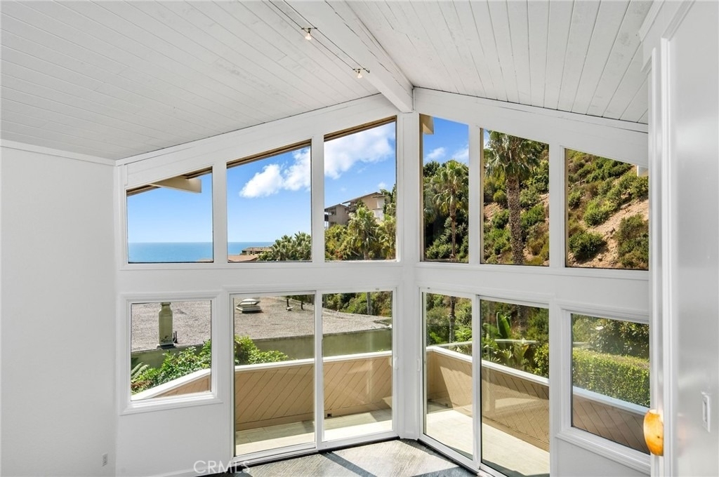 431 Nyes Place - Photo 21