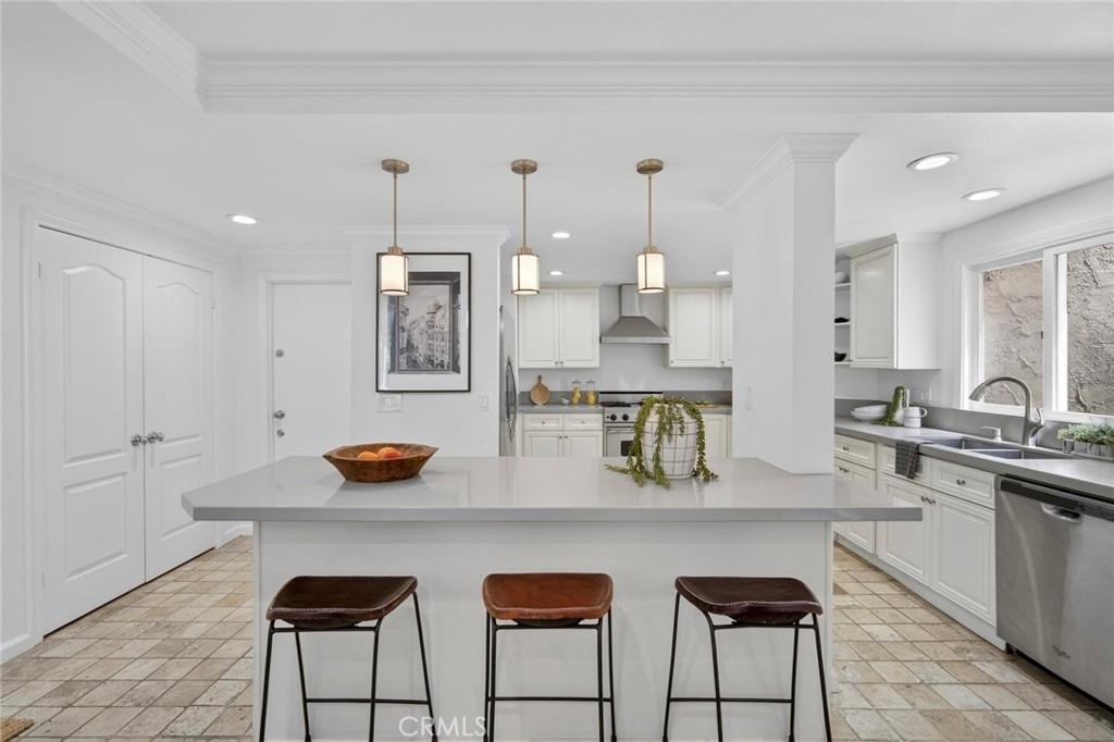 431 Nyes Place - Photo 5