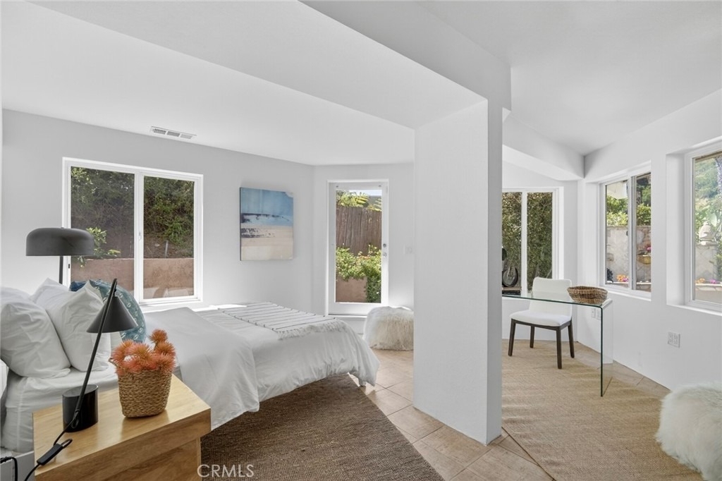 431 Nyes Place - Photo 17