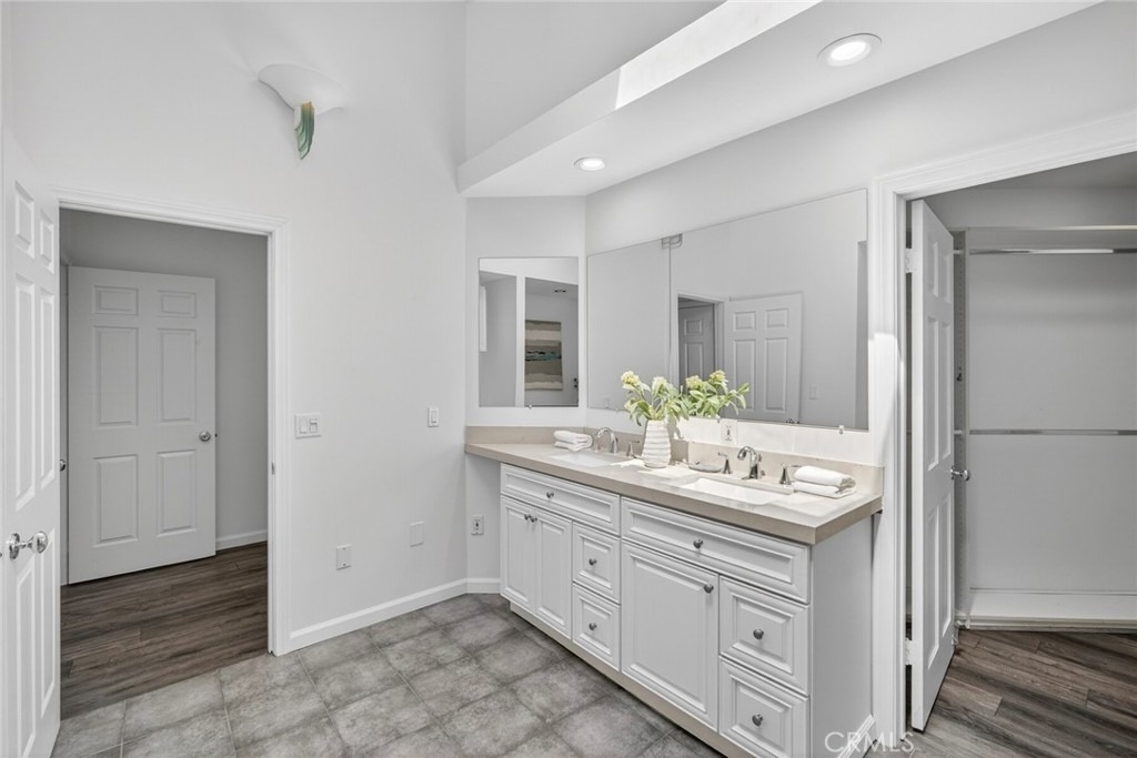 431 Nyes Place - Photo 33