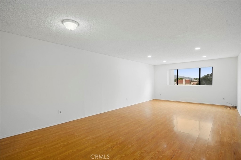 330 Pioneer Drive - Photo 3