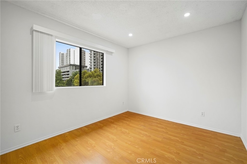 330 Pioneer Drive - Photo 14