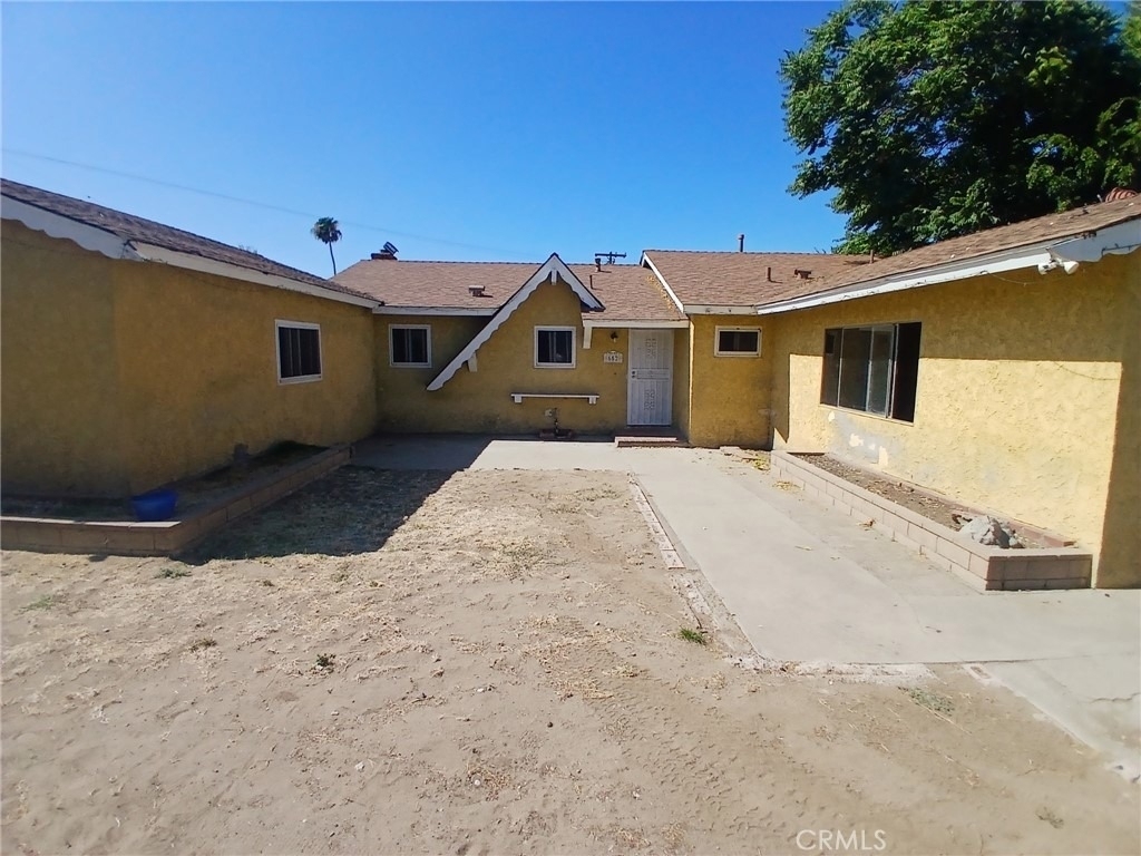 652 E Belmont - Photo 1