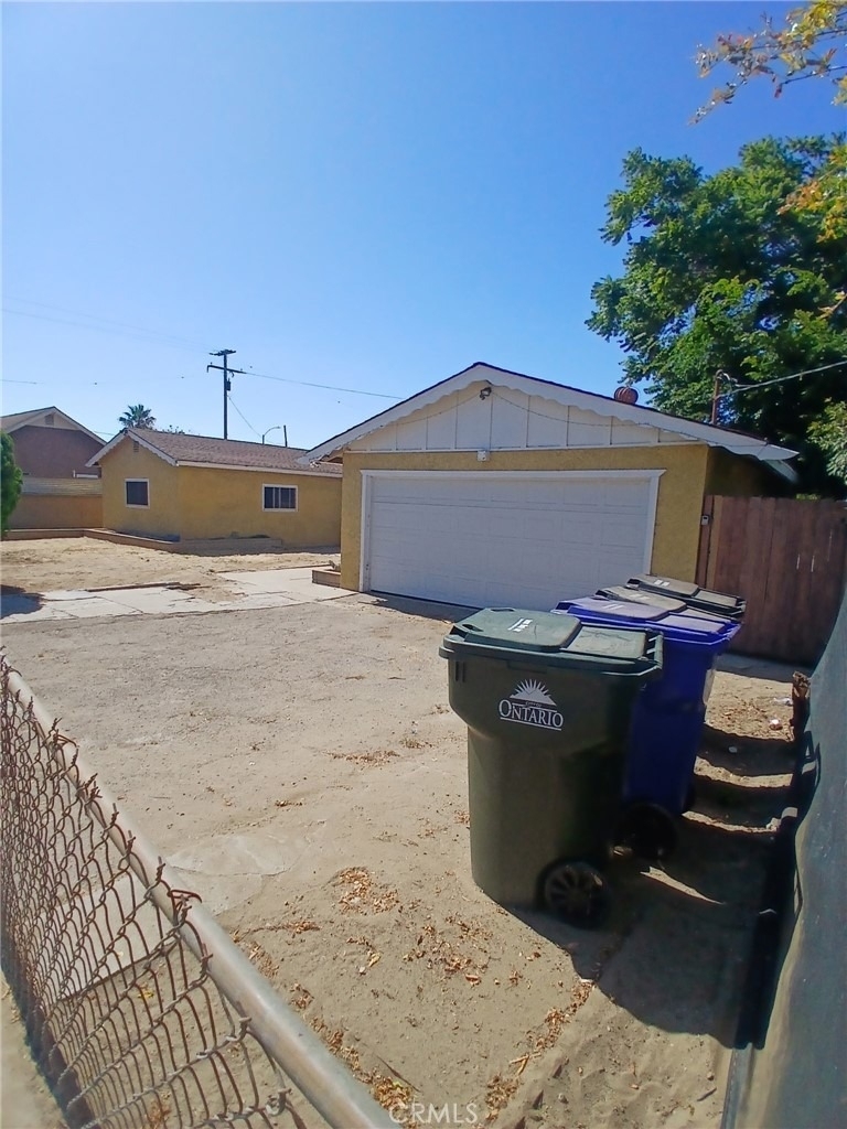 652 E Belmont - Photo 3