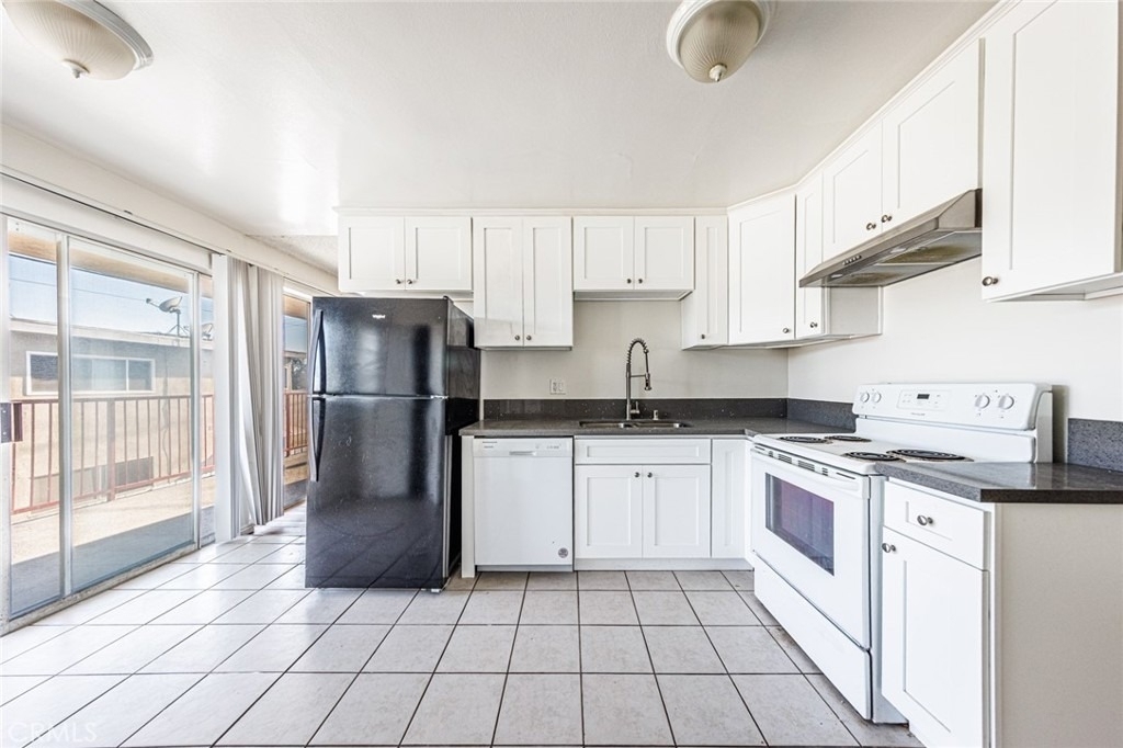 810 E Grand Ave - Photo 3