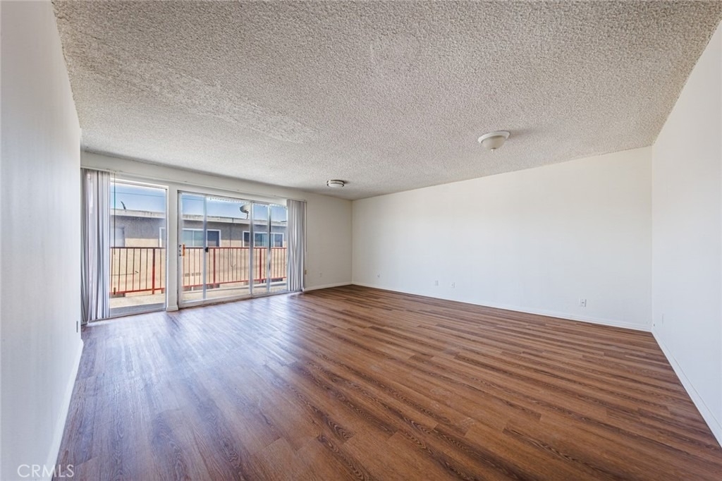 810 E Grand Ave - Photo 0