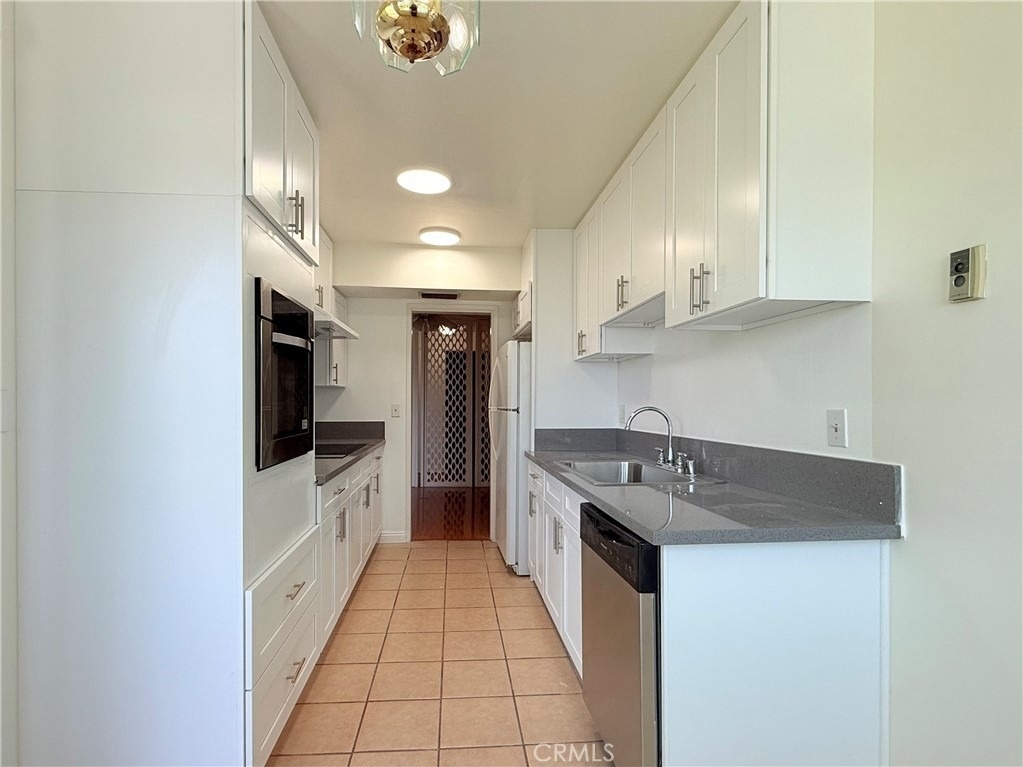 1301 S Atlantic Boulevard - Photo 12
