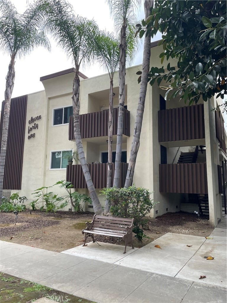 1141 Pine - Photo 3