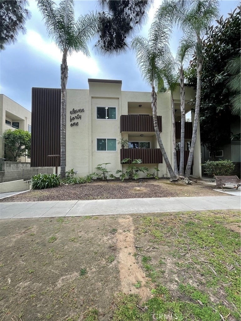 1141 Pine - Photo 0